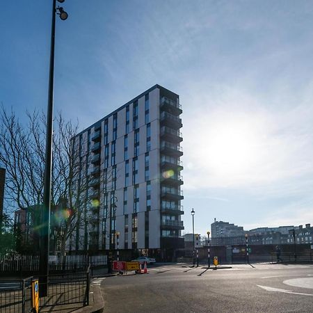 Modern Family Home Close To Victoria Station By Underthedoormat 런던 외부 사진