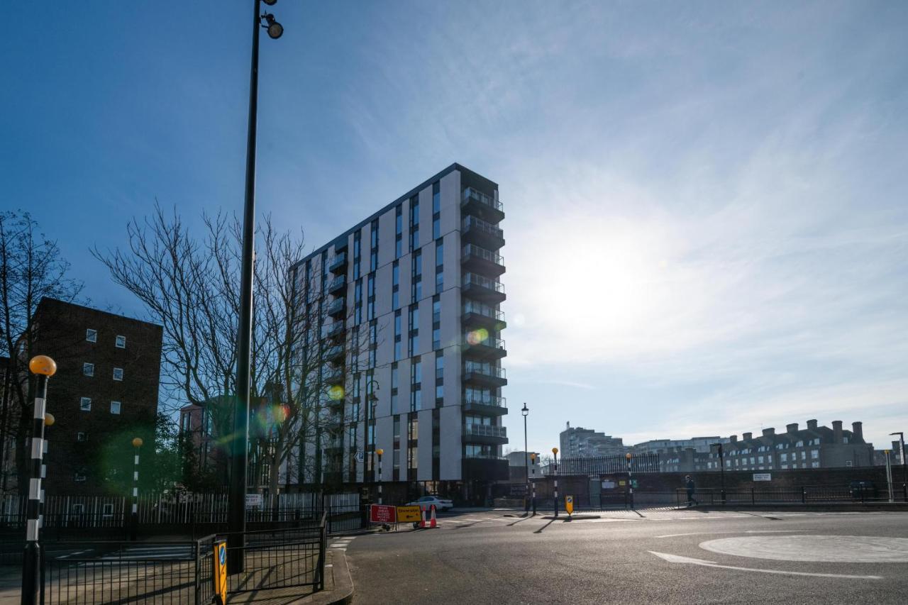 Modern Family Home Close To Victoria Station By Underthedoormat 런던 외부 사진