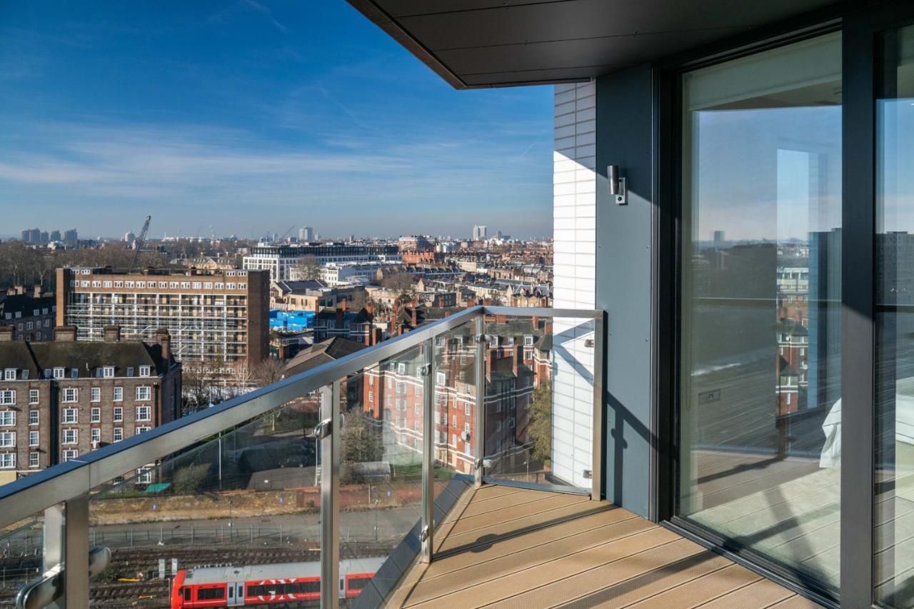 Modern Family Home Close To Victoria Station By Underthedoormat 런던 외부 사진