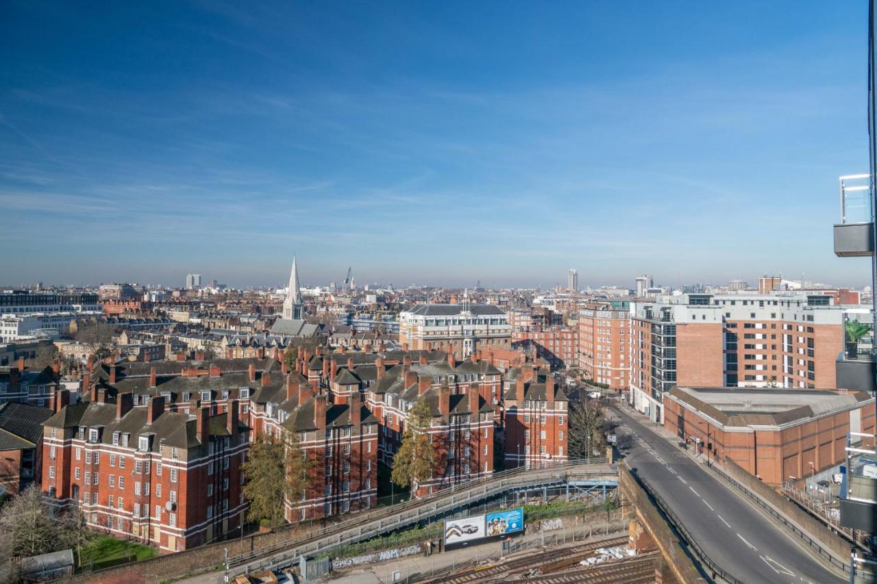Modern Family Home Close To Victoria Station By Underthedoormat 런던 외부 사진