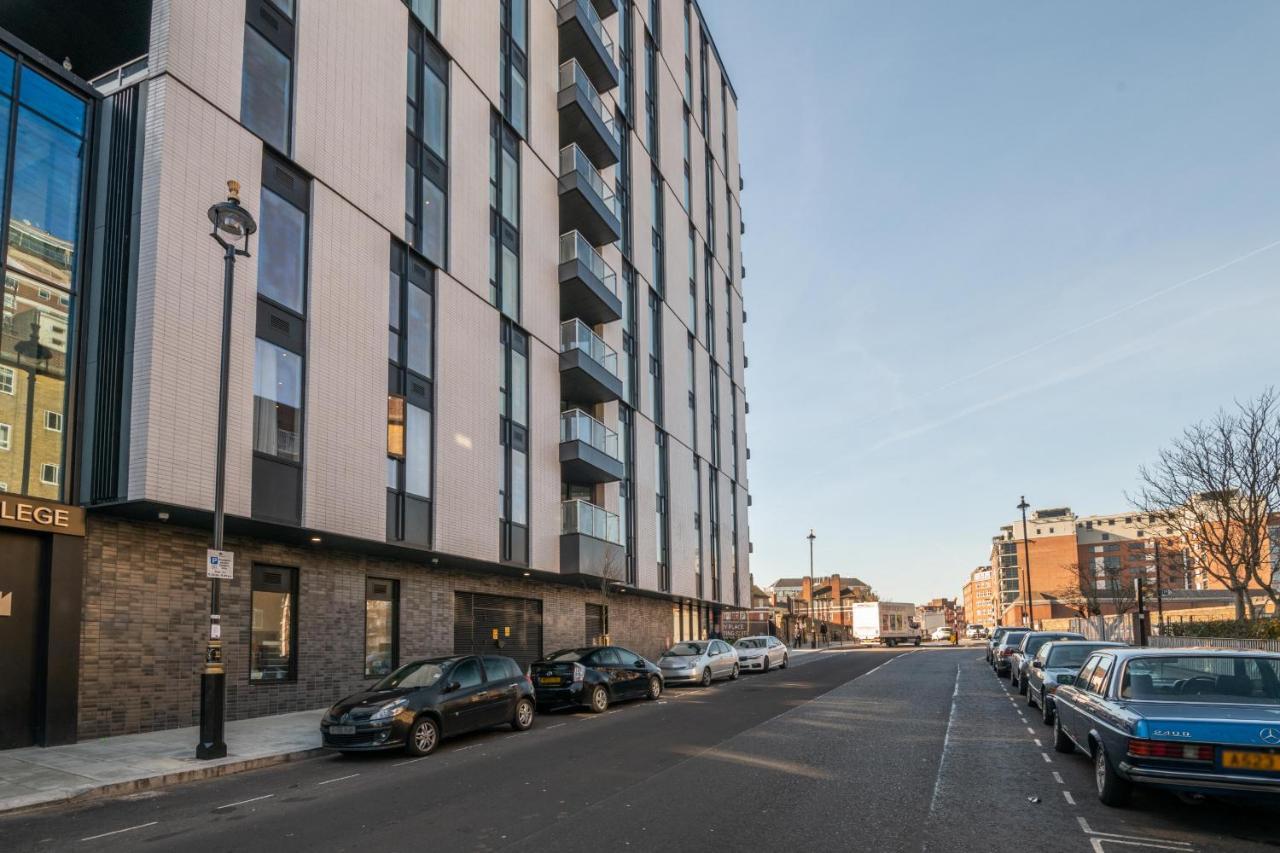Modern Family Home Close To Victoria Station By Underthedoormat 런던 외부 사진