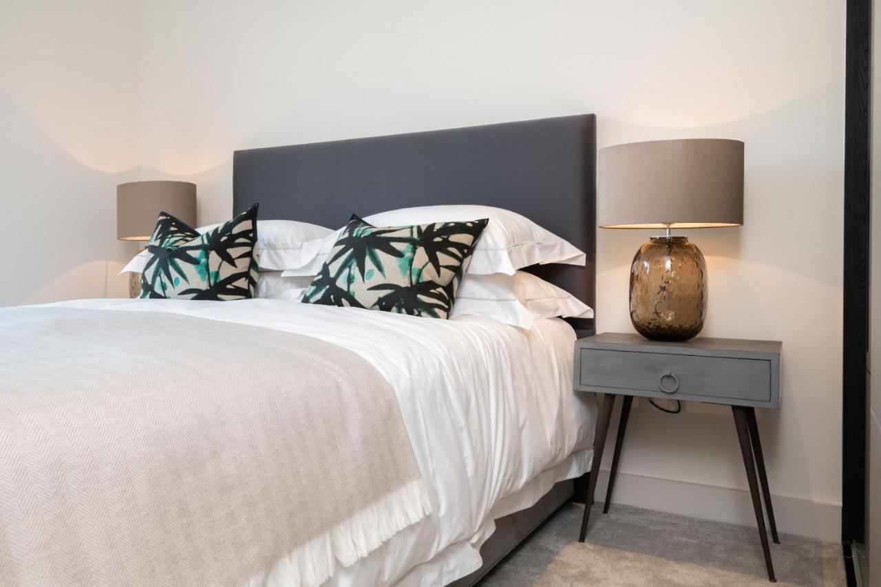 Modern Family Home Close To Victoria Station By Underthedoormat 런던 외부 사진