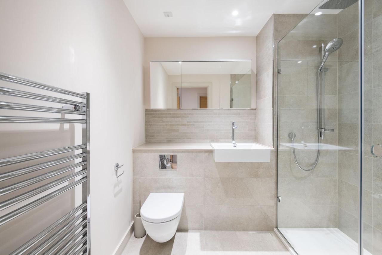 Modern Family Home Close To Victoria Station By Underthedoormat 런던 외부 사진