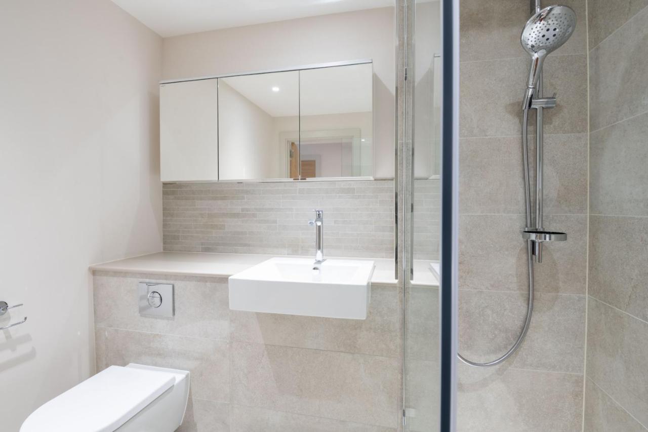 Modern Family Home Close To Victoria Station By Underthedoormat 런던 외부 사진