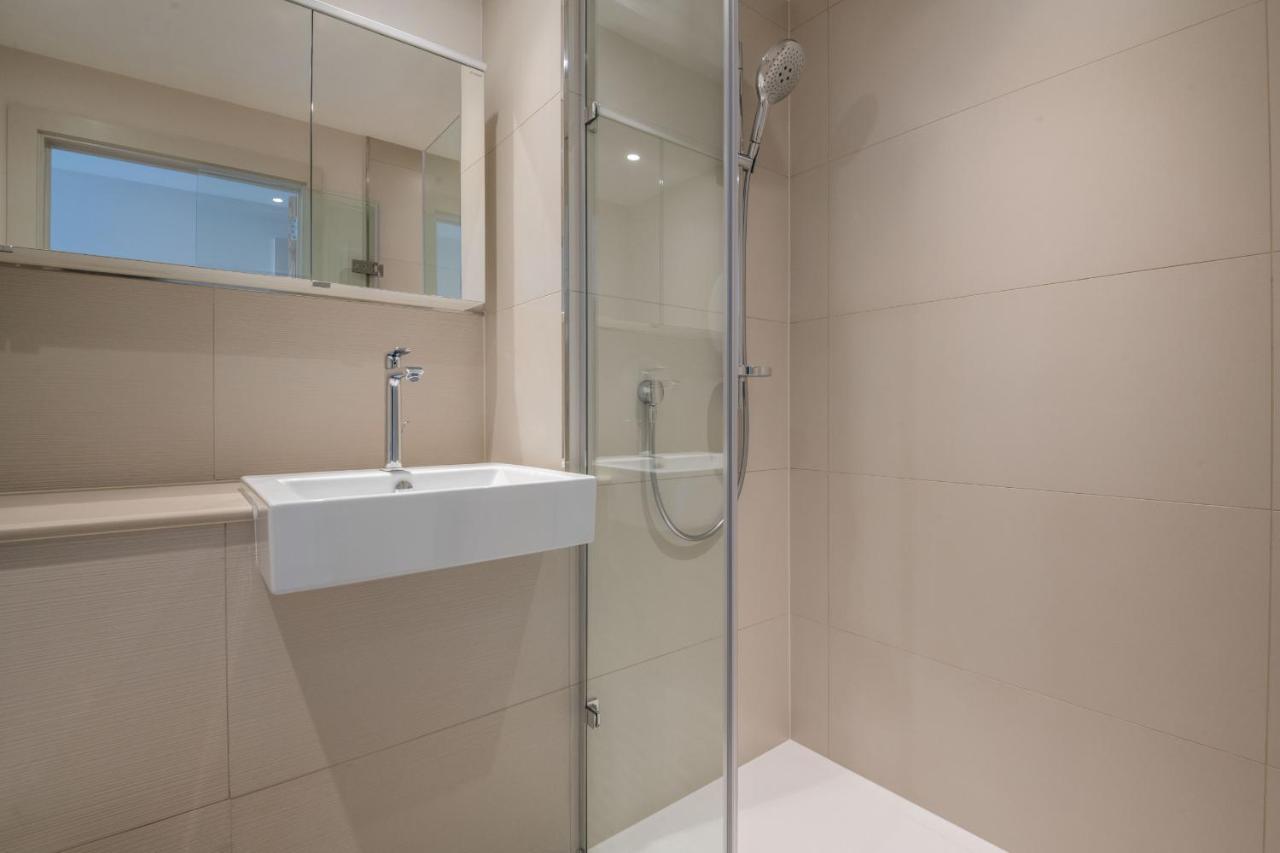 Modern Family Home Close To Victoria Station By Underthedoormat 런던 외부 사진